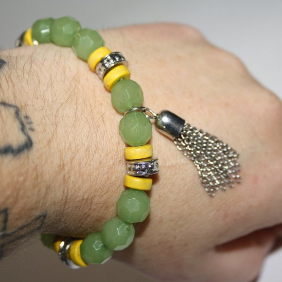 Beautiful silver green yellow bracelet with tassel 8" - Picture 2 of 4